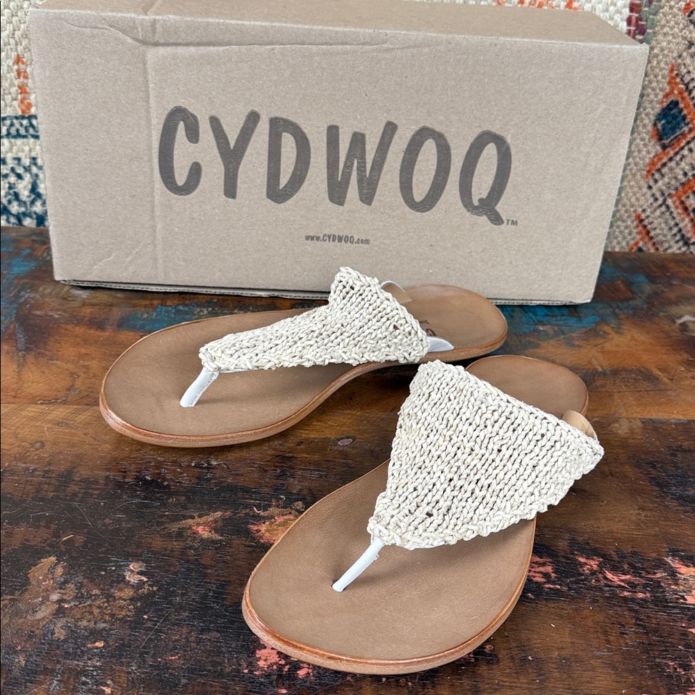 Cydwoq “Fatima sandals” in white woven leather. New in box.